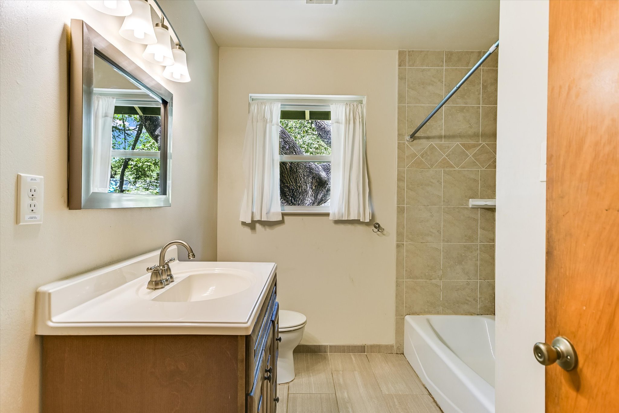 502 Sunset Circle Austin, TX 78704 - Photo 16 of 27 3-piece guest bathroom