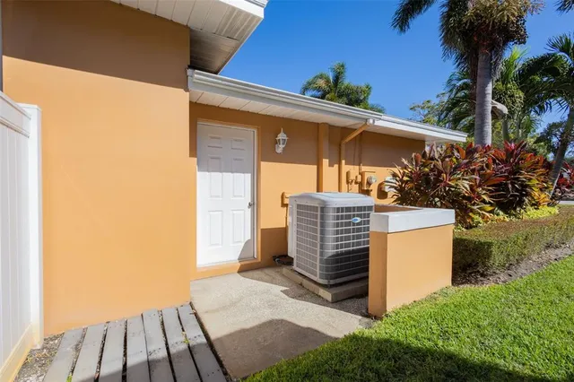 $899,900 | 10752 Chapman Court, Seminole, FL 33777