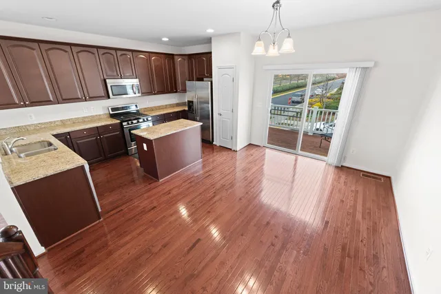 $3,200 | 22716 Parkland Farms Terrace, Brambleton, VA 20148