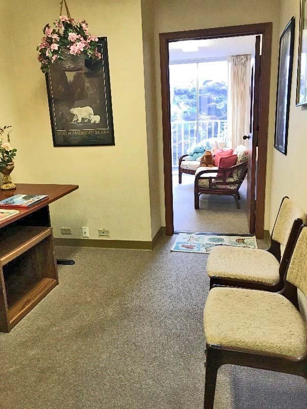 101 Aupuni Street, Unit 119 Hilo, HI 96720 - Photo 7 of 23 Reception- door between reception and therapy room so there's a nice division.