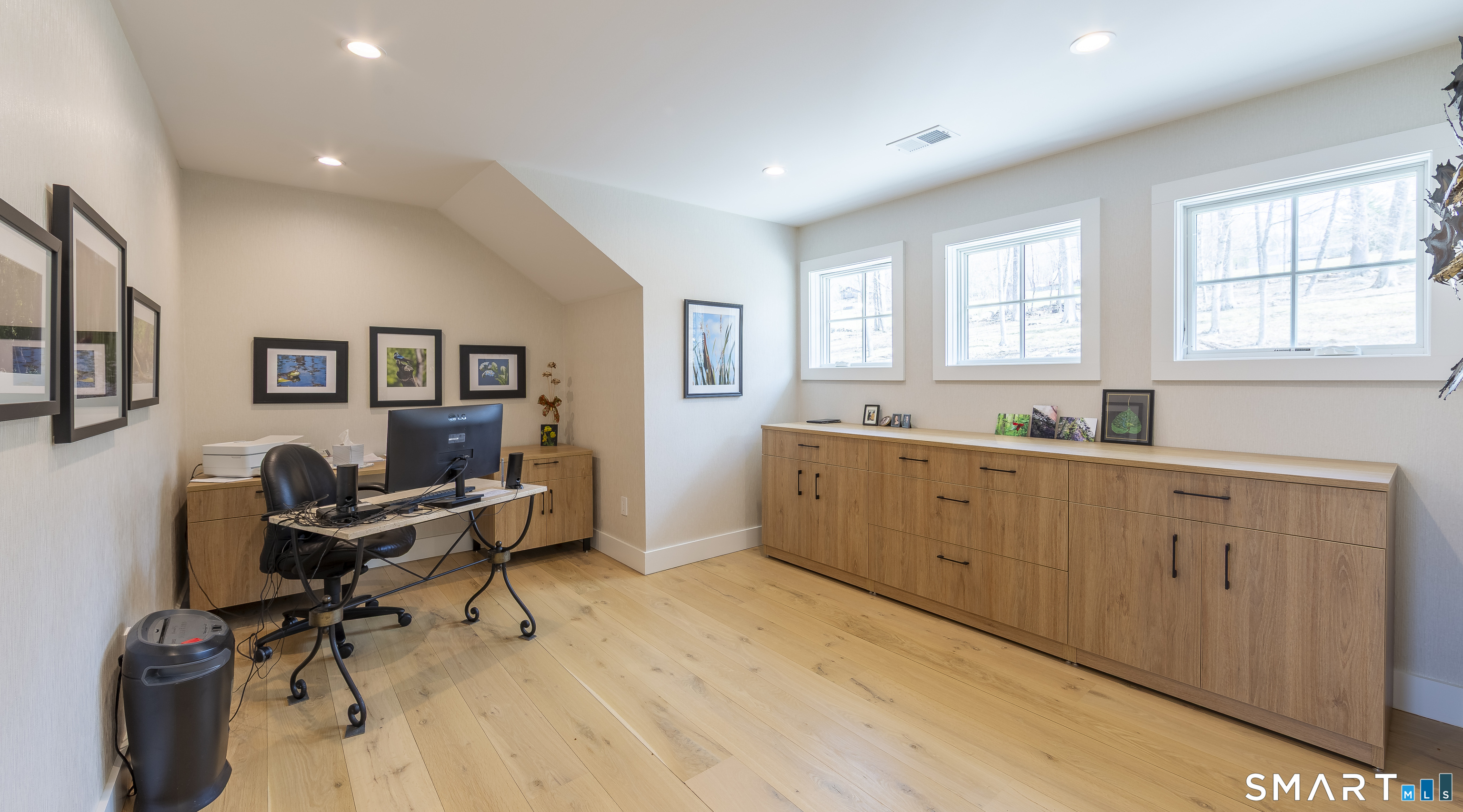 5 Upland Pastures Road Sherman, CT 06784 - Photo 31 of 40 A versatile workspace or recreation area with custom cabinetry adds further flexibility.