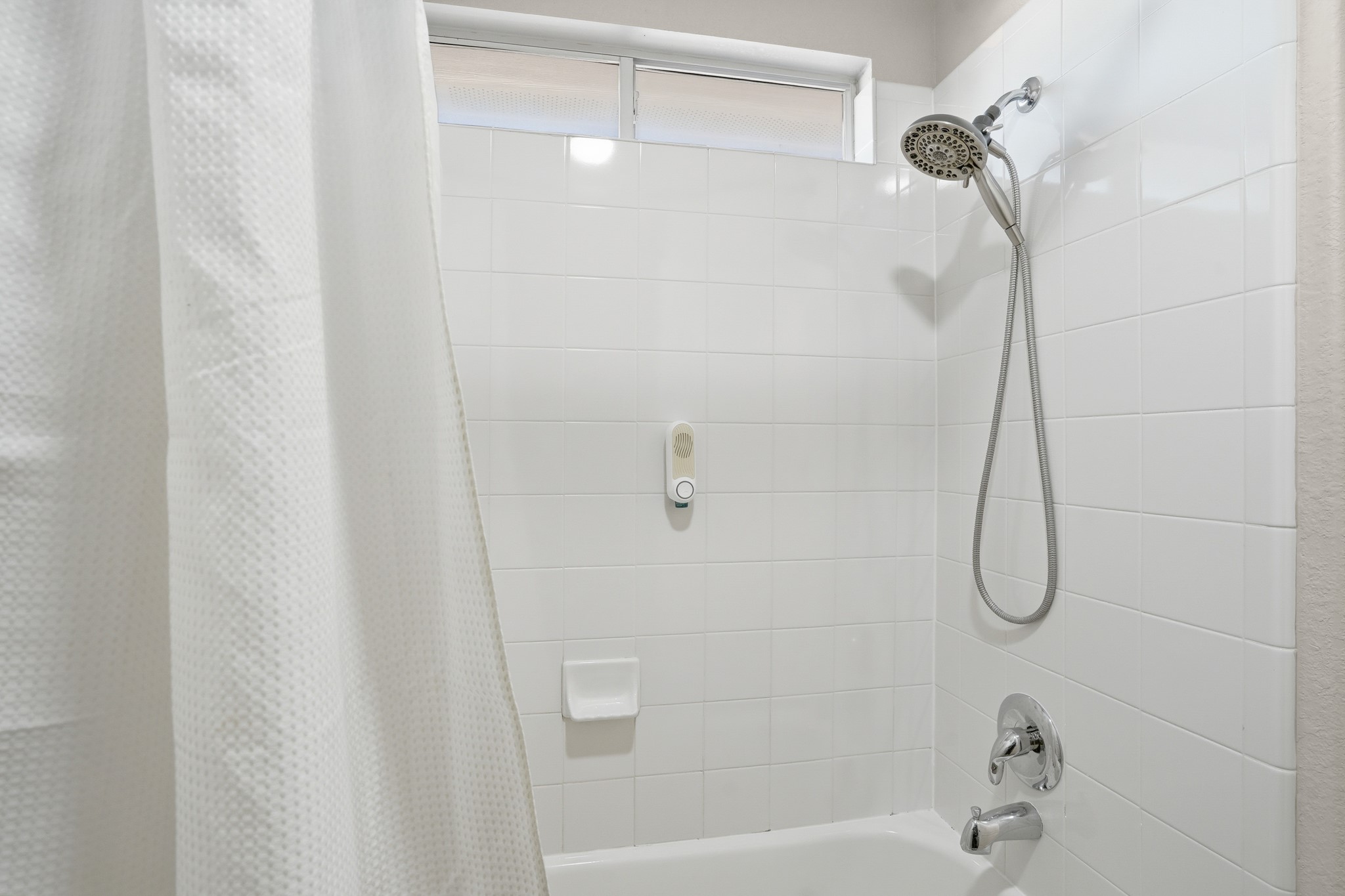 13922 Jubilee Way Helotes, TX 78023 - Photo 20 of 27 Full bathroom with shower / bathtub combination
