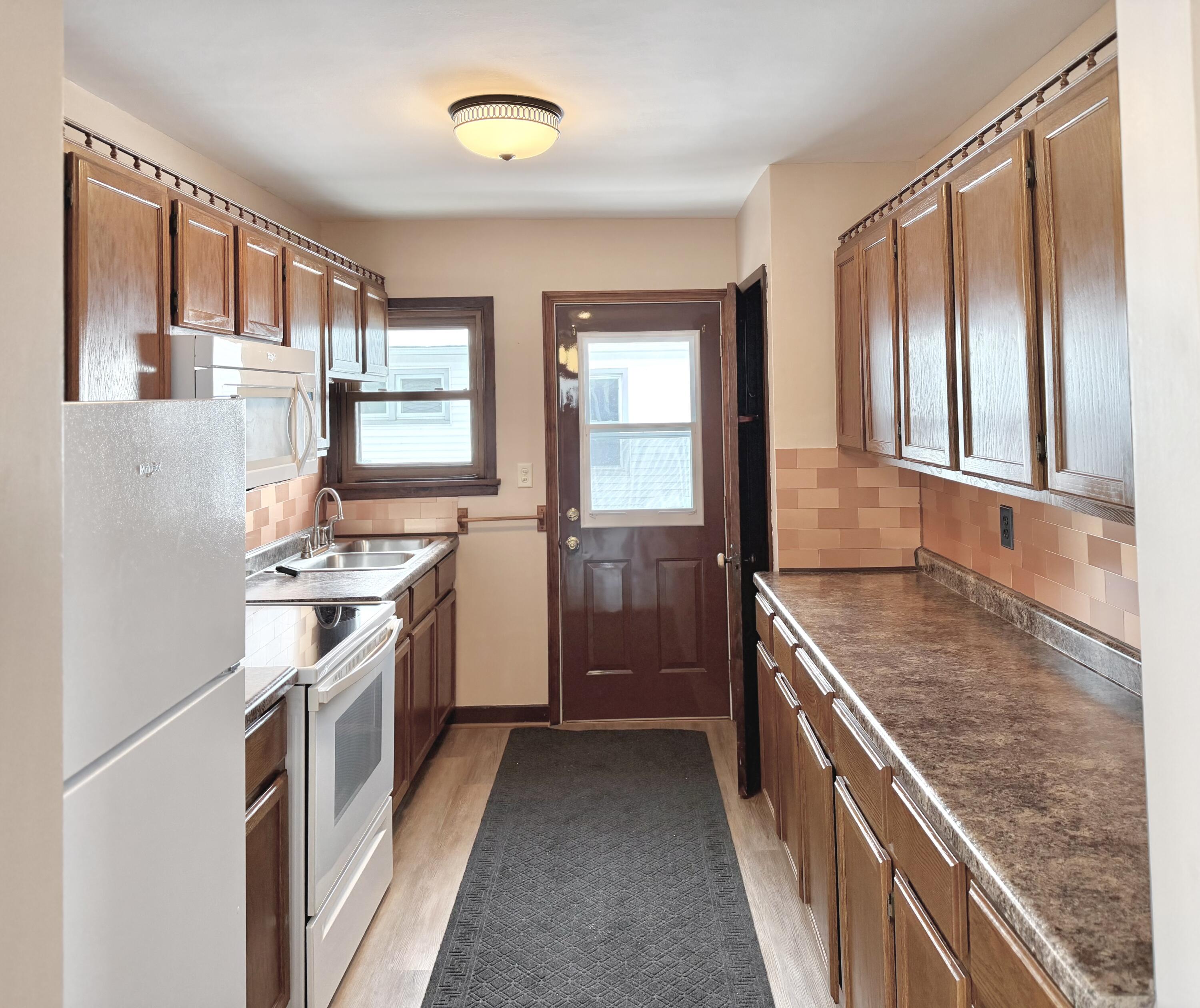1099 Gale Street Winona, MN 55987 - Photo 5 of 19 05 kitchen