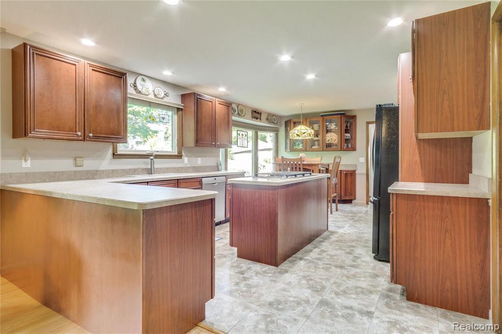 318 Randolph Road Rochester Hills, MI 48309 - Photo 17 of 46