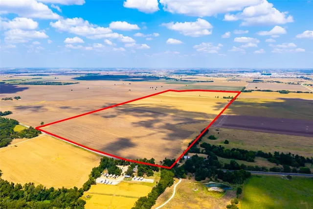 a view of an outdoor space and city view