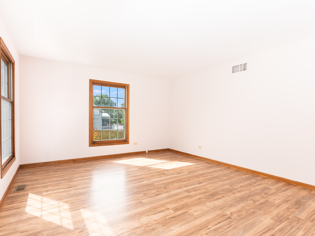 21322 Georgetown Road Frankfort, IL 60423 - Photo 3 of 28 a view of an empty room with window