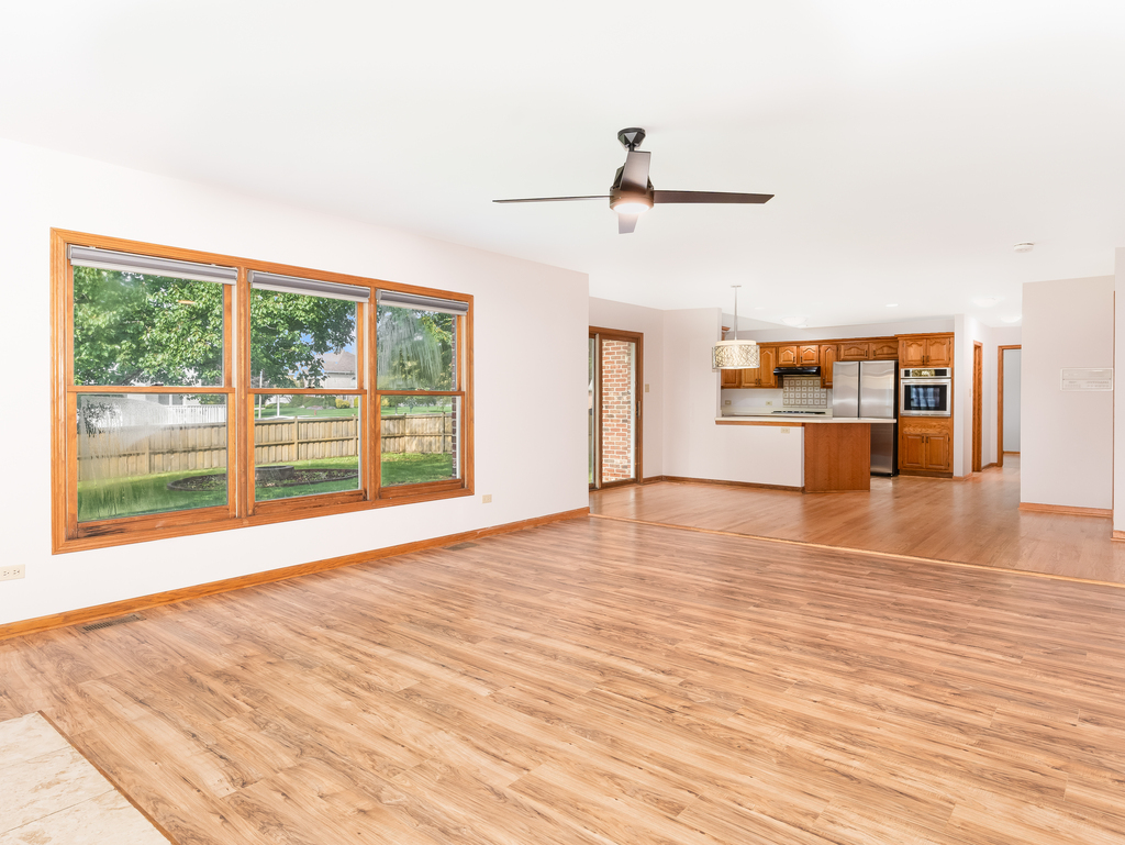 21322 Georgetown Road Frankfort, IL 60423 - Photo 7 of 28 a view of an empty room with a window
