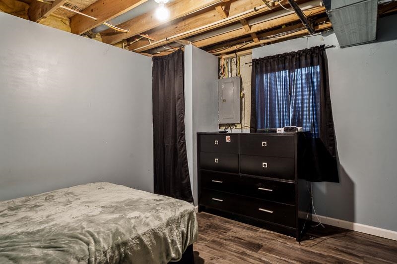 5094 Grand Cape Road Rockford, IL 61109 - Photo 2 of 30 a bedroom with a bed and a closet