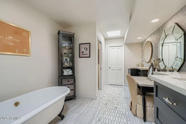 $1,100,000 | 77 East Missouri Avenue, Unit 27, Phoenix, AZ 85012