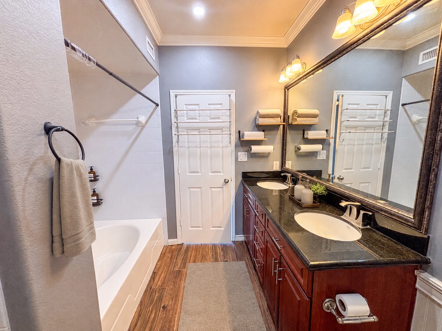 9200 Westheimer Road, Unit 707 Houston, TX 77063 - Photo 17 of 39 *This photo is virtually staged*
