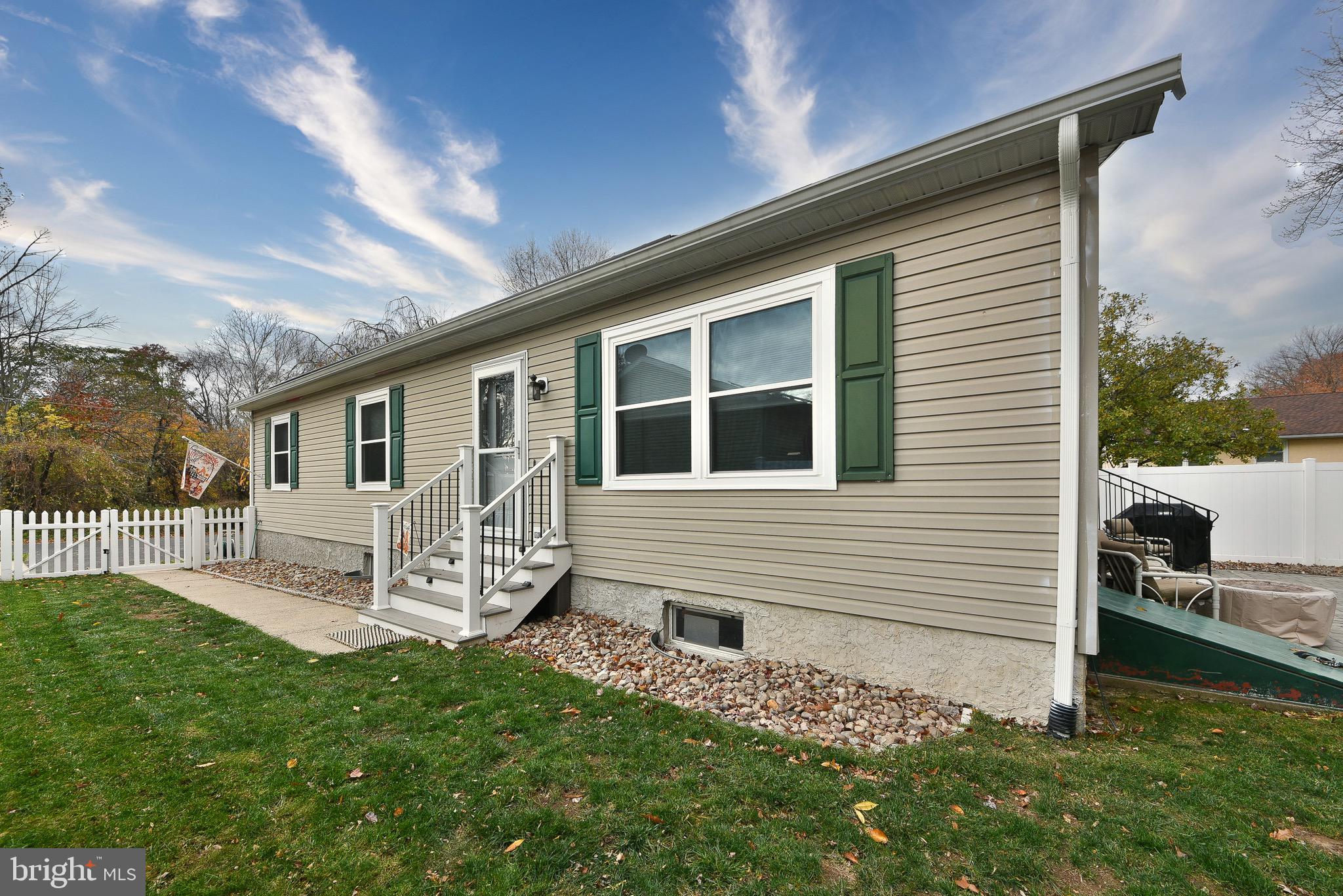 Welcome to the best upgraded home in Croyden!