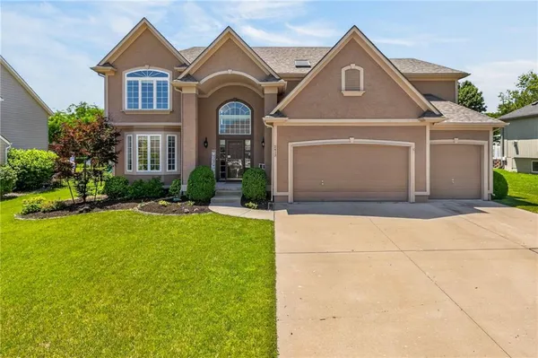 $579,000 | 2413 Southwest Kenwill Drive, Lee's Summit, MO 64082