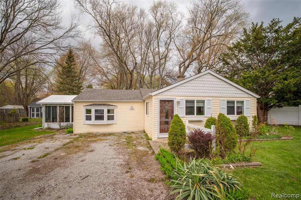 7203 Aspen Road Lexington, MI 48450 - Photo 2 of 27