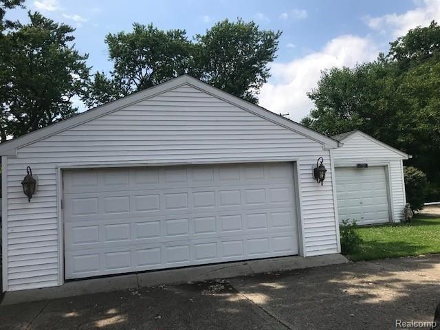 18931 Common Road Roseville, MI 48066 - Photo 16 of 24 IMG_5132.jpg