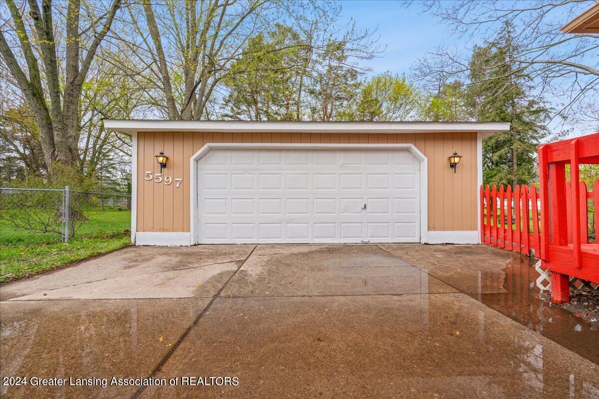 5597 Buckingham Road Haslett, MI 48840 - Photo 27 of 42 15-Media Jett-15