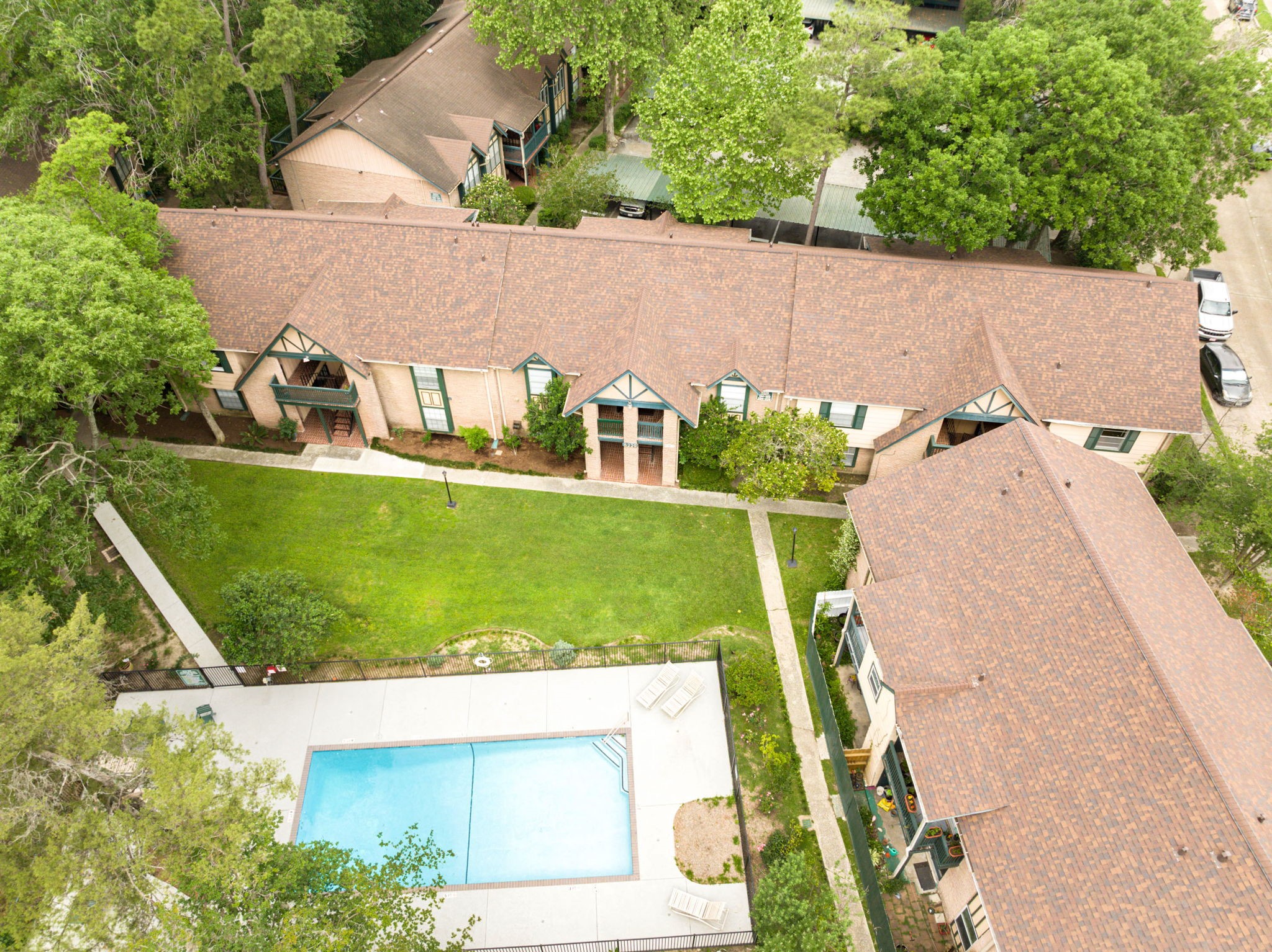 8229 Kingsbrook Road, Unit 229 Houston, TX 77024 - Photo 36 of 50 an aerial view of a house