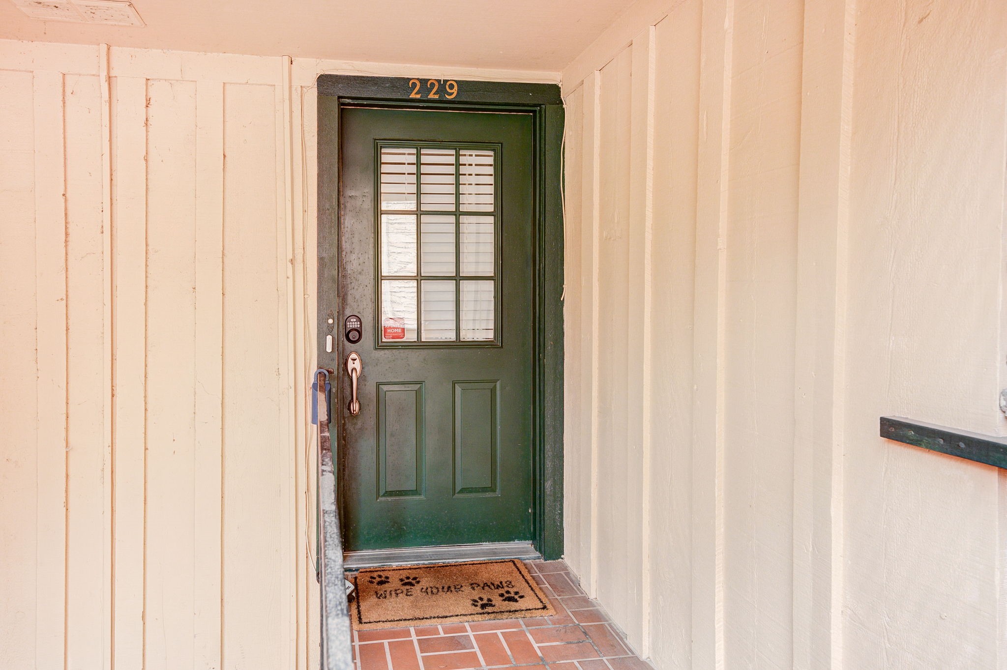 8229 Kingsbrook Road, Unit 229 Houston, TX 77024 - Photo 4 of 50 a view of an entryway with a hallway