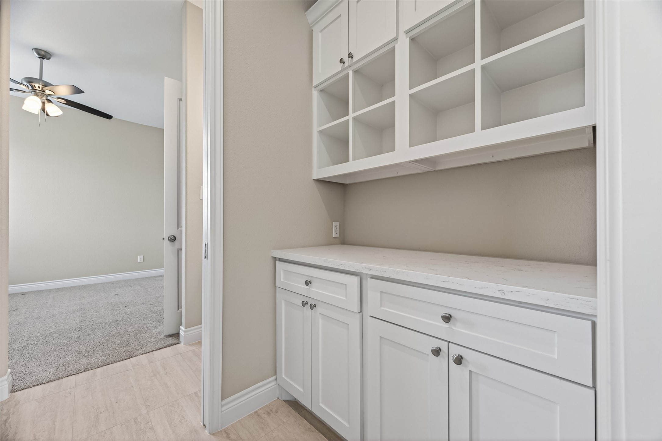 803 Lily Lane Rosharon, TX 77583 - Photo 24 of 36 Jack & Jill Bathroom with lots of storage