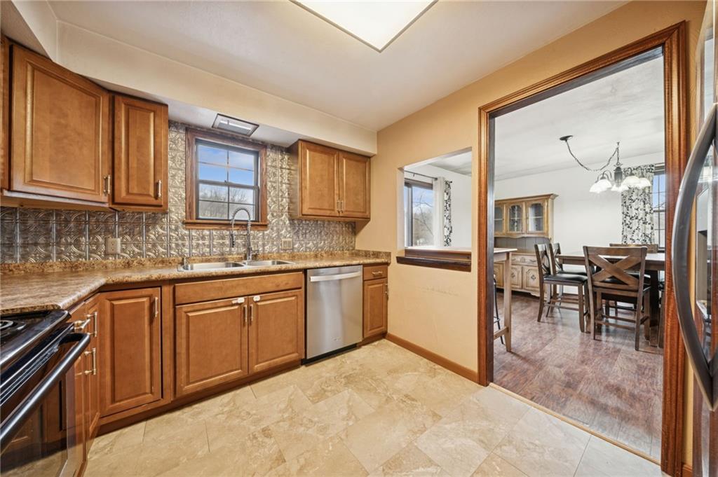 3029 Main Street Claridge, PA 15623 - Photo 11 of 34