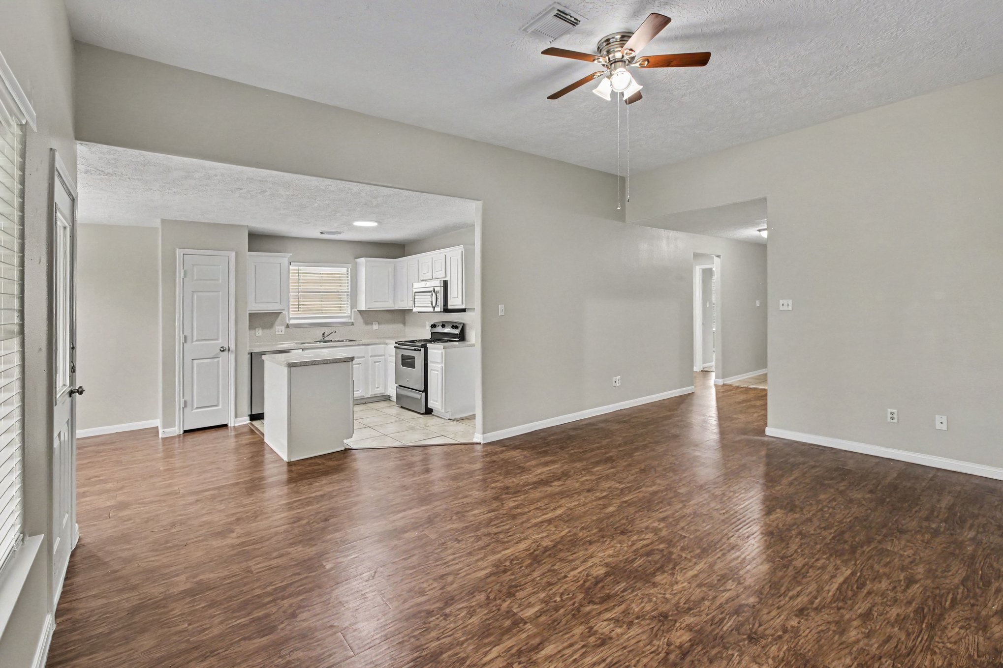 4914 Comal River Loop Spring, TX 77386 - Photo 4 of 16