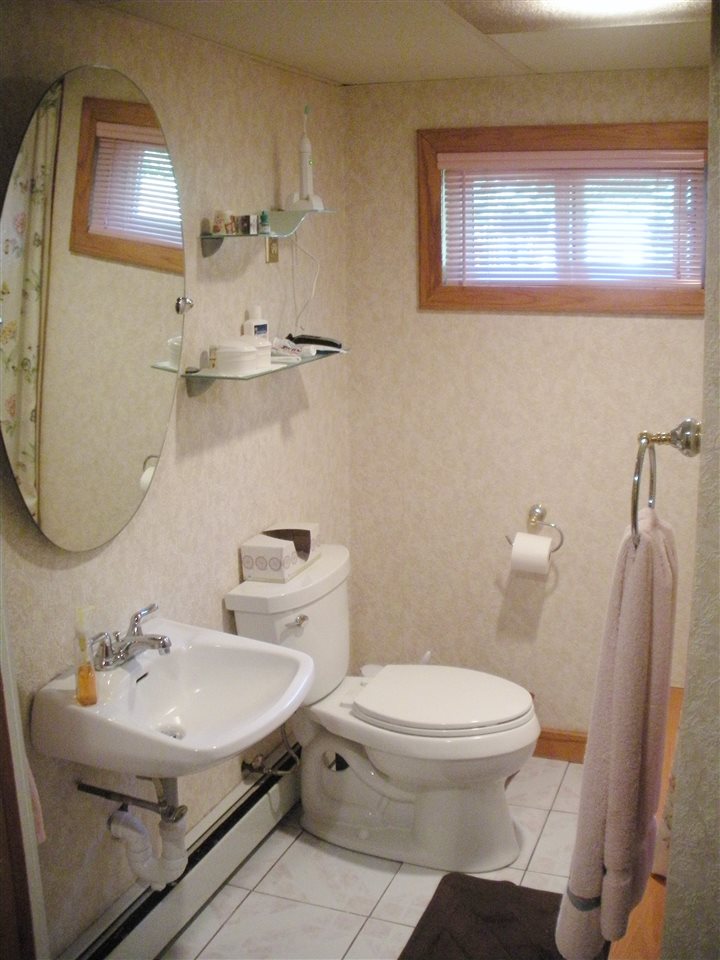 284 Baboosic Lake Road Merrimack, NH 03054 - Photo 18 of 28