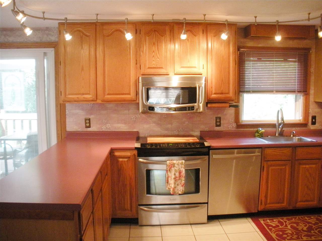 284 Baboosic Lake Road Merrimack, NH 03054 - Photo 4 of 28