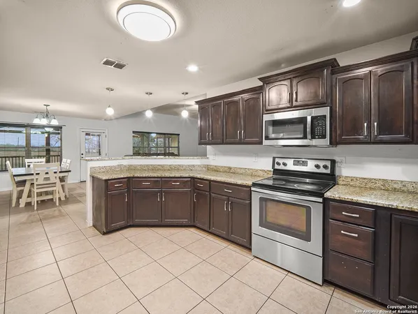 $359,900 | 312 Edgehill Drive, Pleasanton, TX 78064