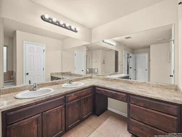 $359,900 | 312 Edgehill Drive, Pleasanton, TX 78064