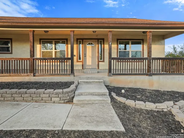 $359,900 | 312 Edgehill Drive, Pleasanton, TX 78064