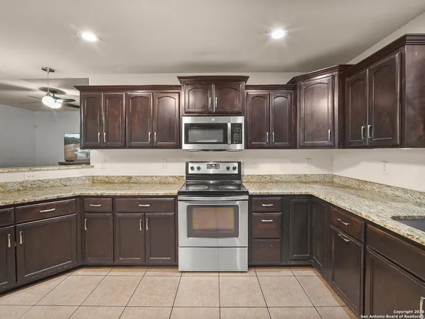 $359,900 | 312 Edgehill Drive, Pleasanton, TX 78064