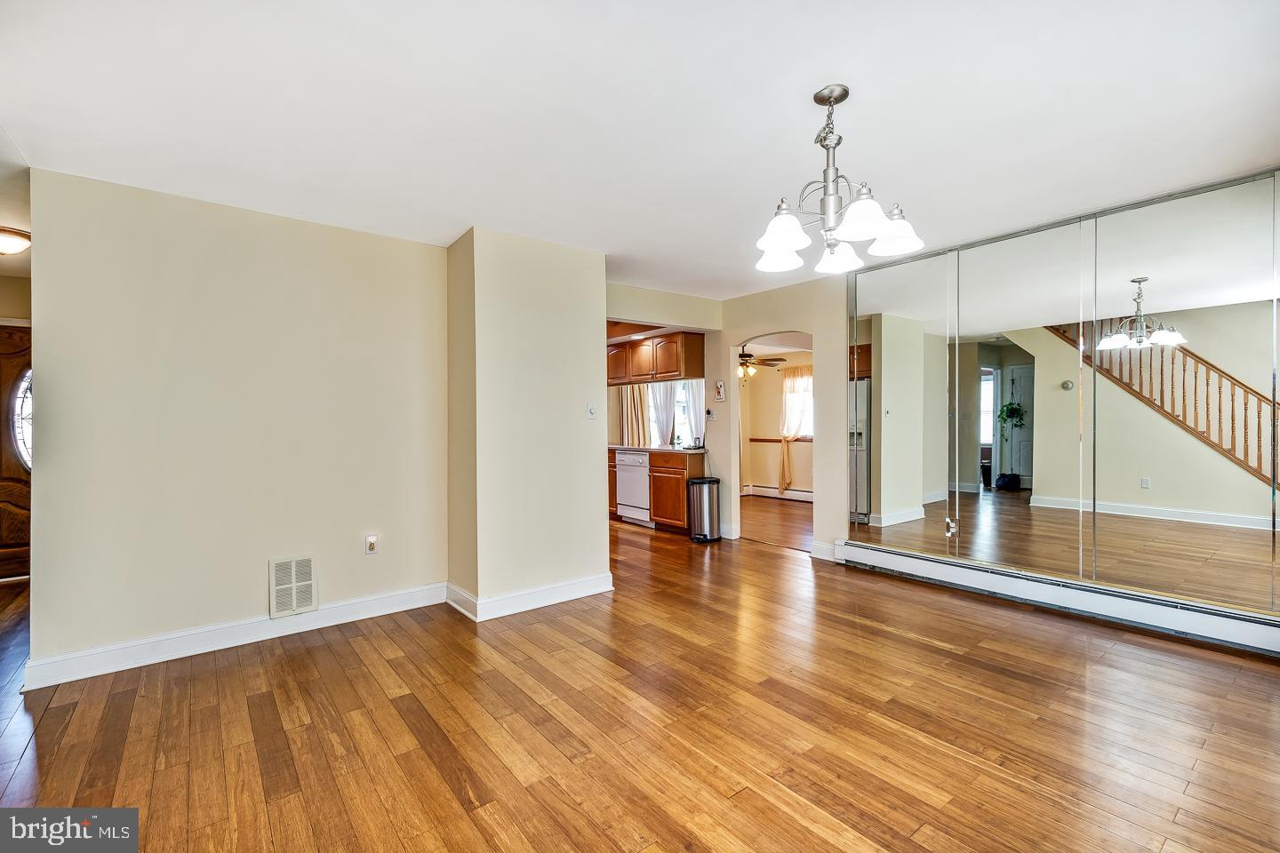 28 Grapevine Road Levittown, PA 19057 - Photo 4 of 27