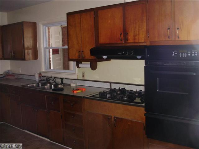 1508 Cook Street High Point, NC 27262 - Photo 5 of 12 Kitchen.