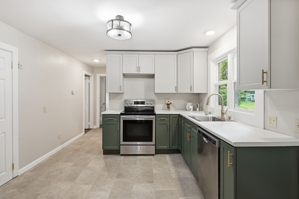 26 Wood Road Westfield, MA 01085 - Photo 6 of 42