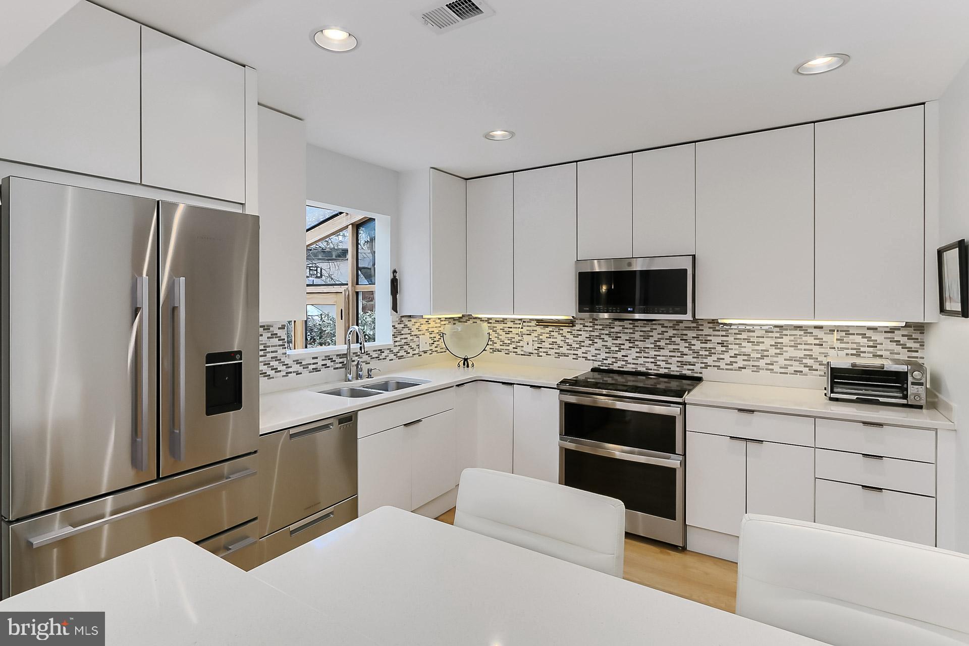 10905 Thanlet Lane Reston, VA 20190 - Photo 11 of 30