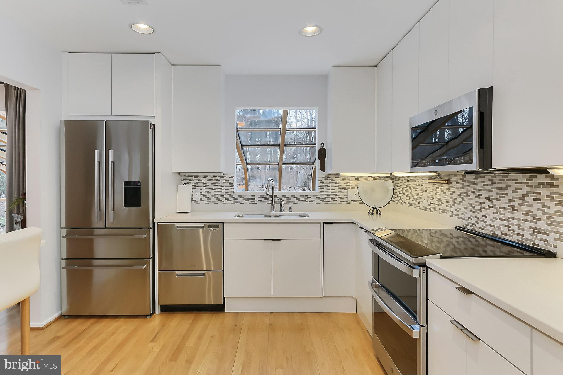 10905 Thanlet Lane Reston, VA 20190 - Photo 12 of 30