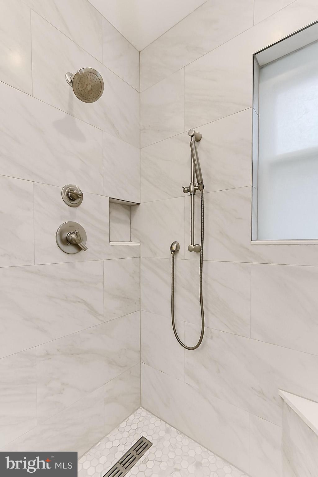 10905 Thanlet Lane Reston, VA 20190 - Photo 16 of 30