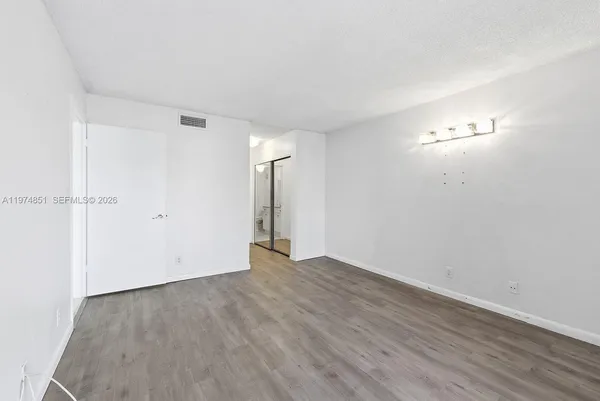 $2,000 | 140 Lakeview Drive, Unit 203, Weston, FL 33326