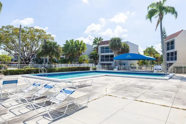 $2,000 | 140 Lakeview Drive, Unit 203, Weston, FL 33326