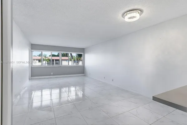 $2,000 | 140 Lakeview Drive, Unit 203, Weston, FL 33326