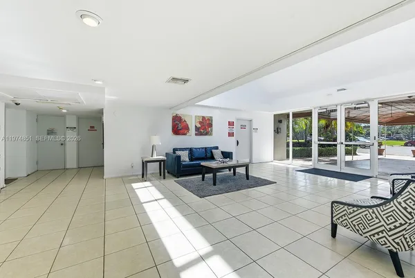 $2,000 | 140 Lakeview Drive, Unit 203, Weston, FL 33326