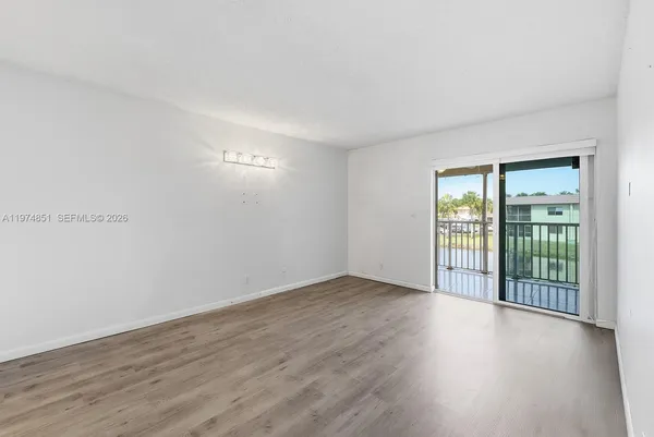 $2,000 | 140 Lakeview Drive, Unit 203, Weston, FL 33326