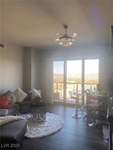$2,725 | 8255 South Las Vegas Boulevard, Unit 1517, Las Vegas, NV 89123