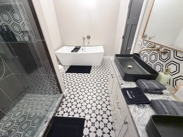 $3,700 | 656 North Beville Avenue, Indianapolis, IN 46201