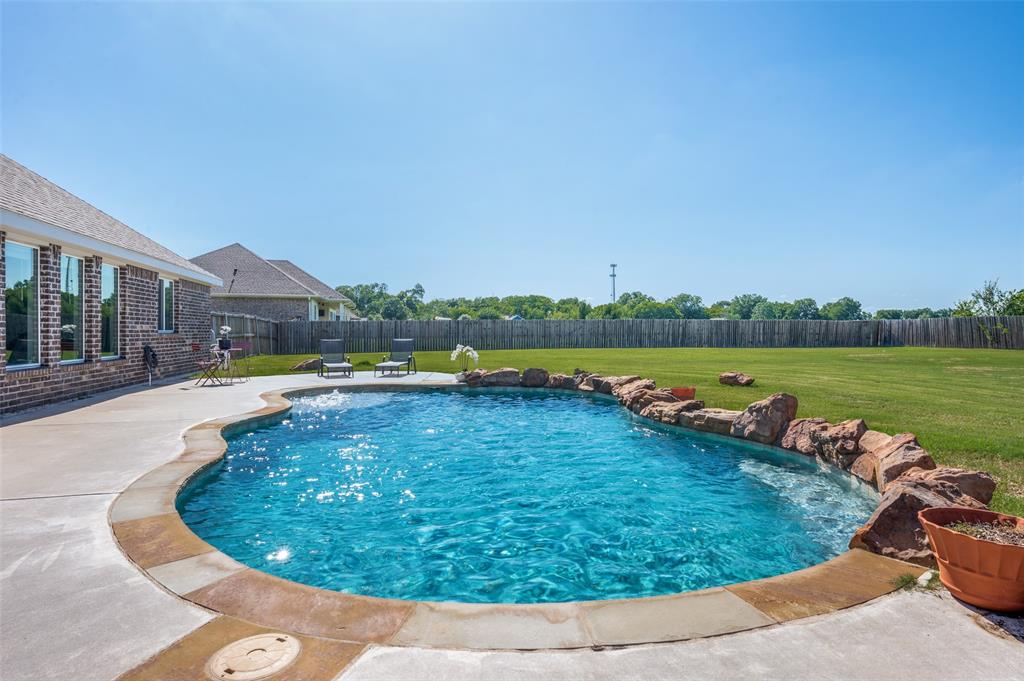 524 East Carol Street Pilot Point, TX 76258 - Photo 3 of 30