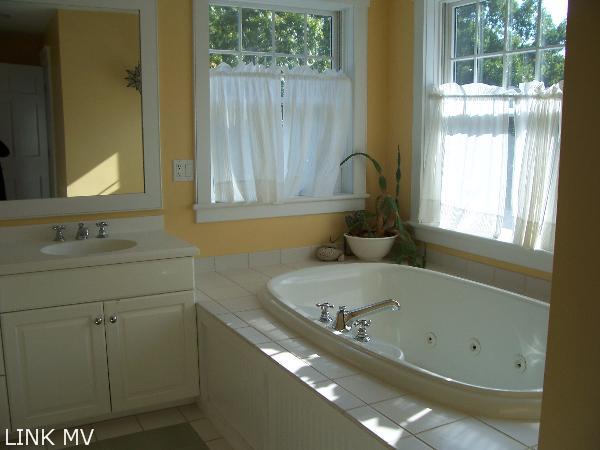256 Pond Road West Tisbury, MA 02568 - Photo 9 of 14 http://d1qzqeyxiitrap.cloudfront.net/photos/18122/600/8a5d770e.jpg