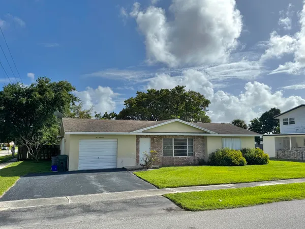 $3,100 | 200 Southwest 4th Street, Boca Raton, FL 33432
