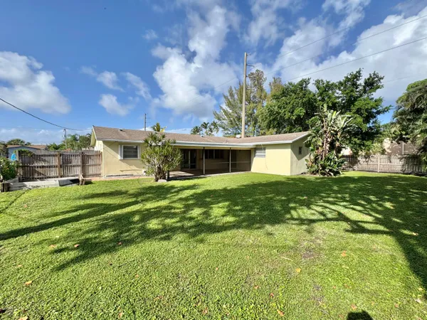 $3,100 | 200 Southwest 4th Street, Boca Raton, FL 33432