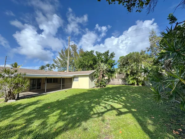 $3,100 | 200 Southwest 4th Street, Boca Raton, FL 33432