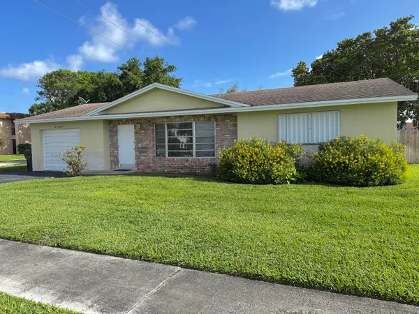 $3,100 | 200 Southwest 4th Street, Boca Raton, FL 33432