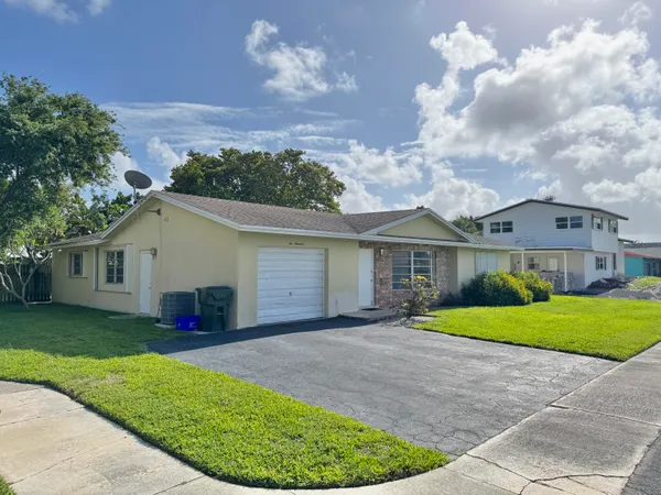 $3,100 | 200 Southwest 4th Street, Boca Raton, FL 33432